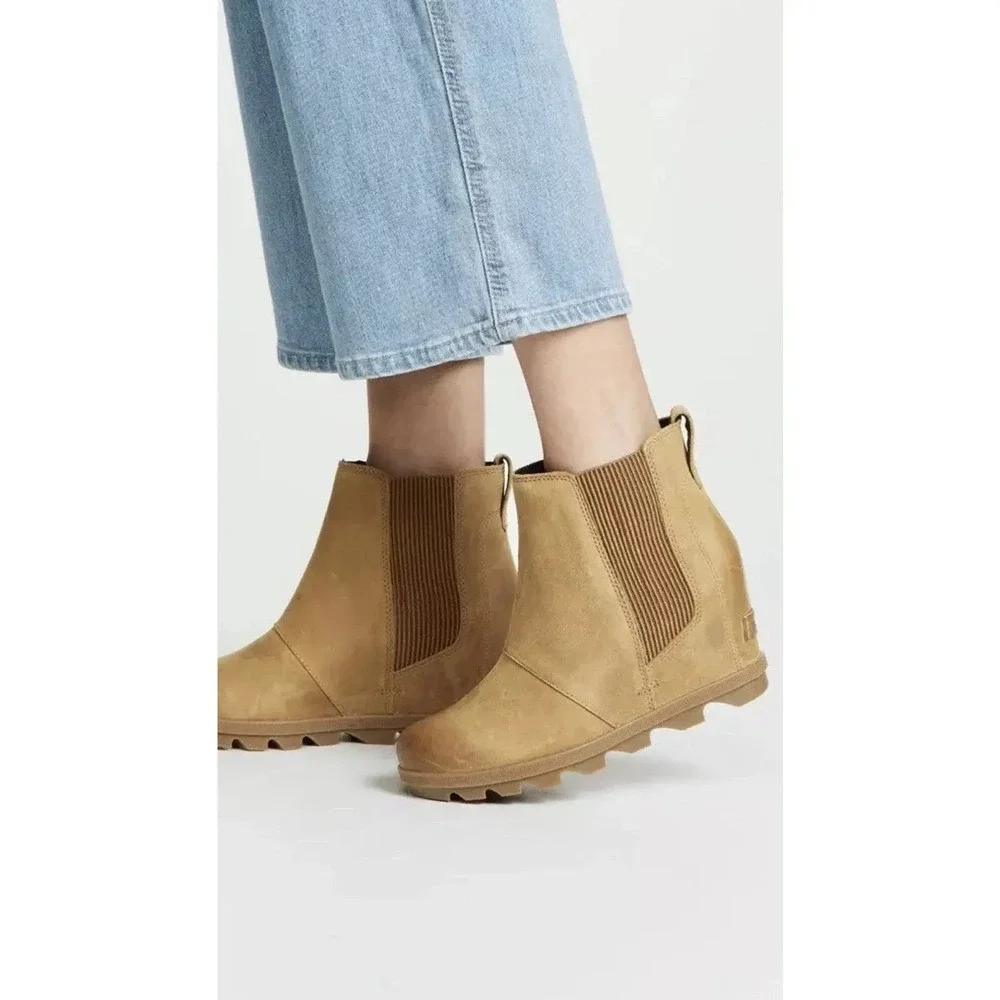 Sorel Joan of Arctic Wedge II Chelsea Booties Women 8 EUC Leather Elastic Ankle‎